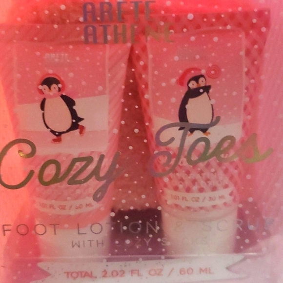 Sugar Plum Scented Foot Lotion & Gumdrop Buttons Scented Foot Scrub Gift Set - Picture 2 of 3